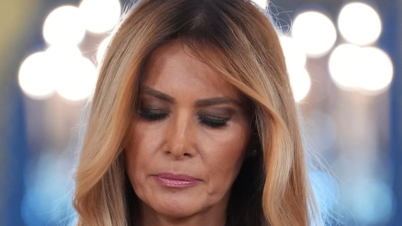 Revelan el contenido del correo de Melania Trump a Ghislaine Maxwell tras polémica por caso Epstein