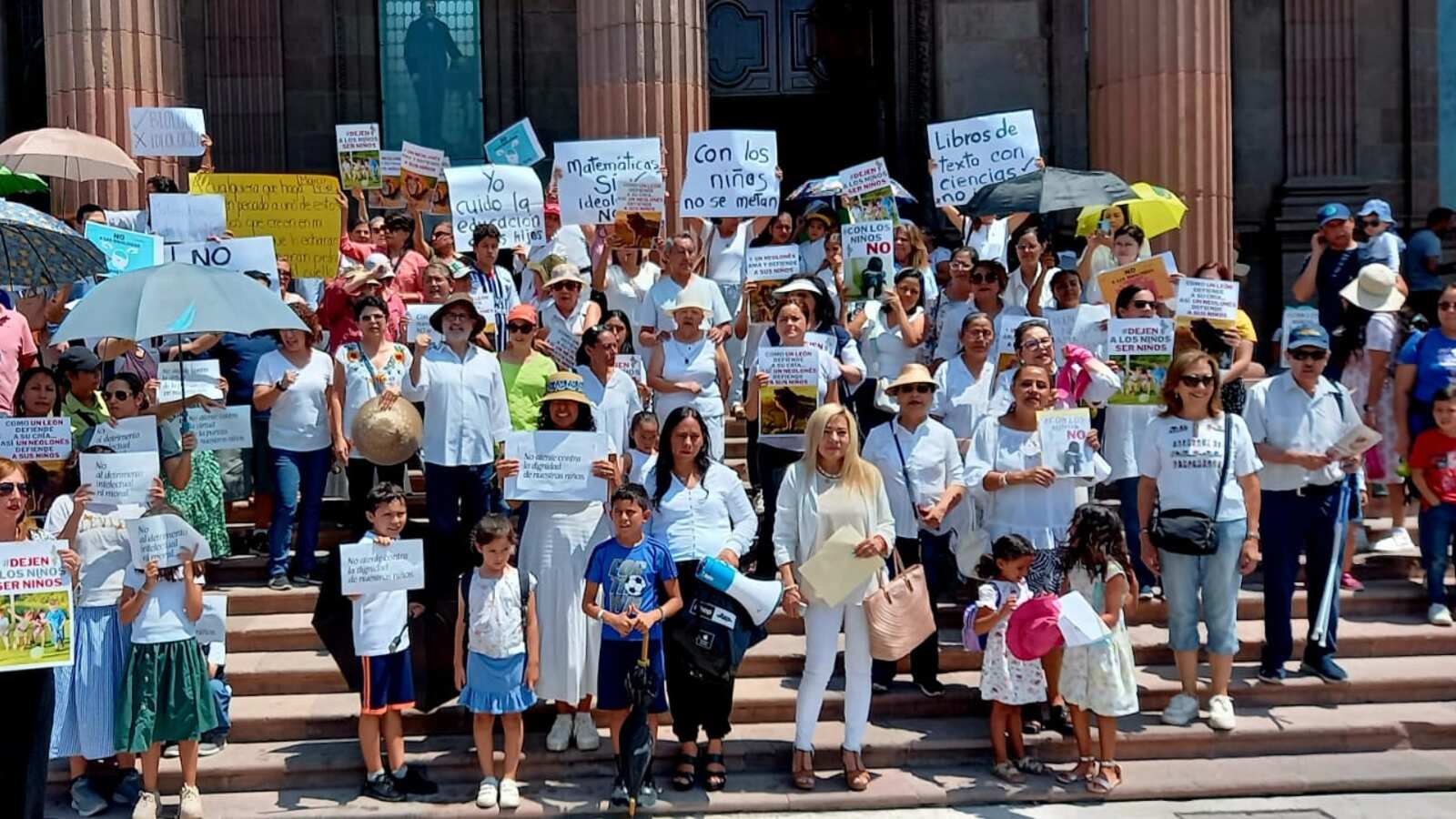 Ortiz Quintos dijo que lo más preocupante para los padres de familia es la ideología de género, contenida en los ejemplares.