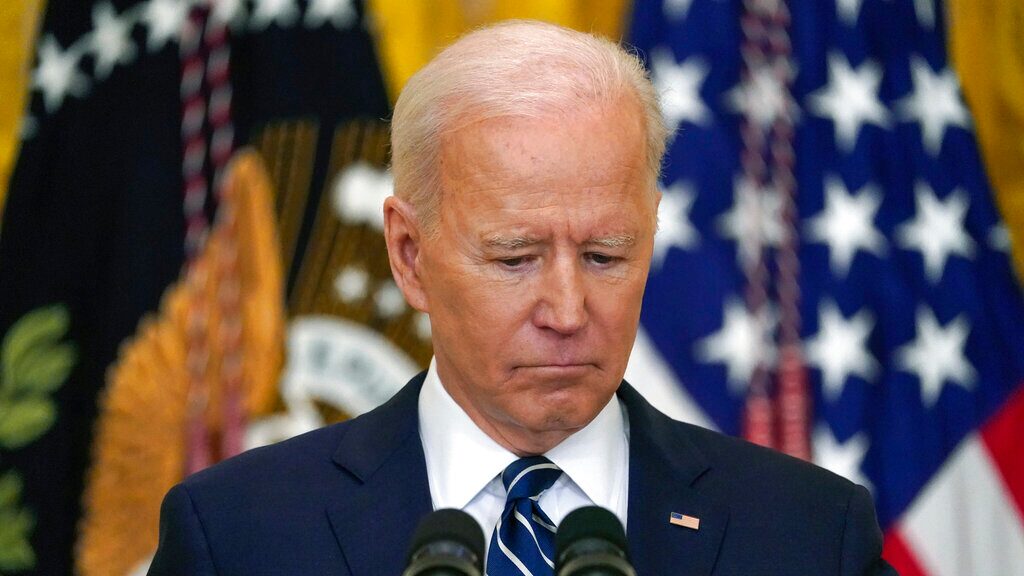 Afganistán: Boris Johnson pide a Biden esperar retiro del ejército