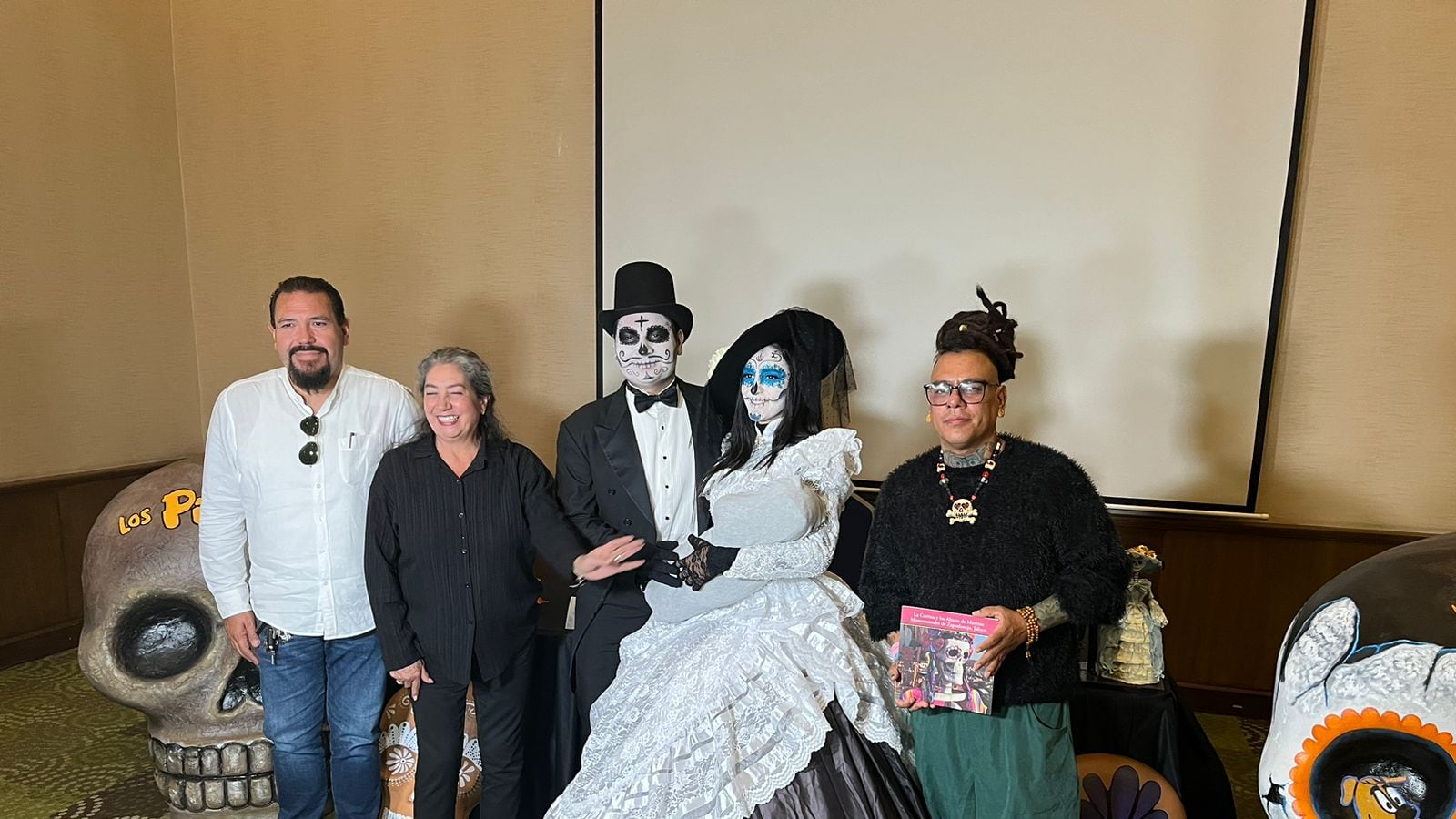En rueda de prensa fue presentada la Décimo Quinta edición del Festival del Día de Muertos de Zapotlanejo, Jalisco del 30 de octubre al 17 de noviembre. Este año edificarán una catrina monumental simbolizando la familia y su amor eterno, escultura de 22 metros de altura y con estructura de 5.7 toneladas de acero para mantenerla firme.