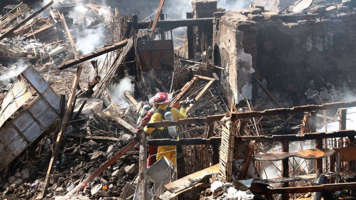 Explosión en almacén clandestino de pirotecnia deja muertos y heridos.
