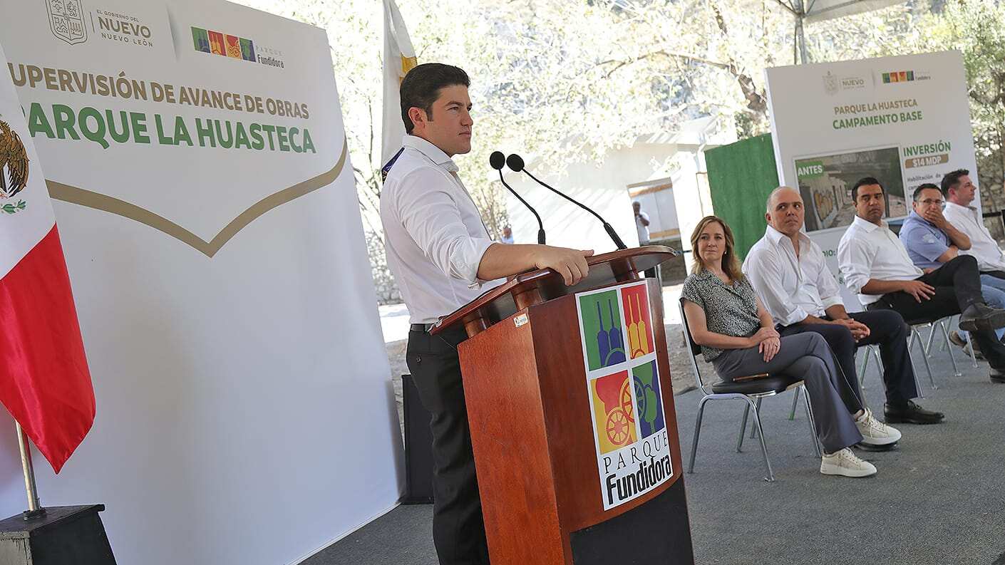 El gobernador sostuvo este lunes una reunión con directivos de Tesla.