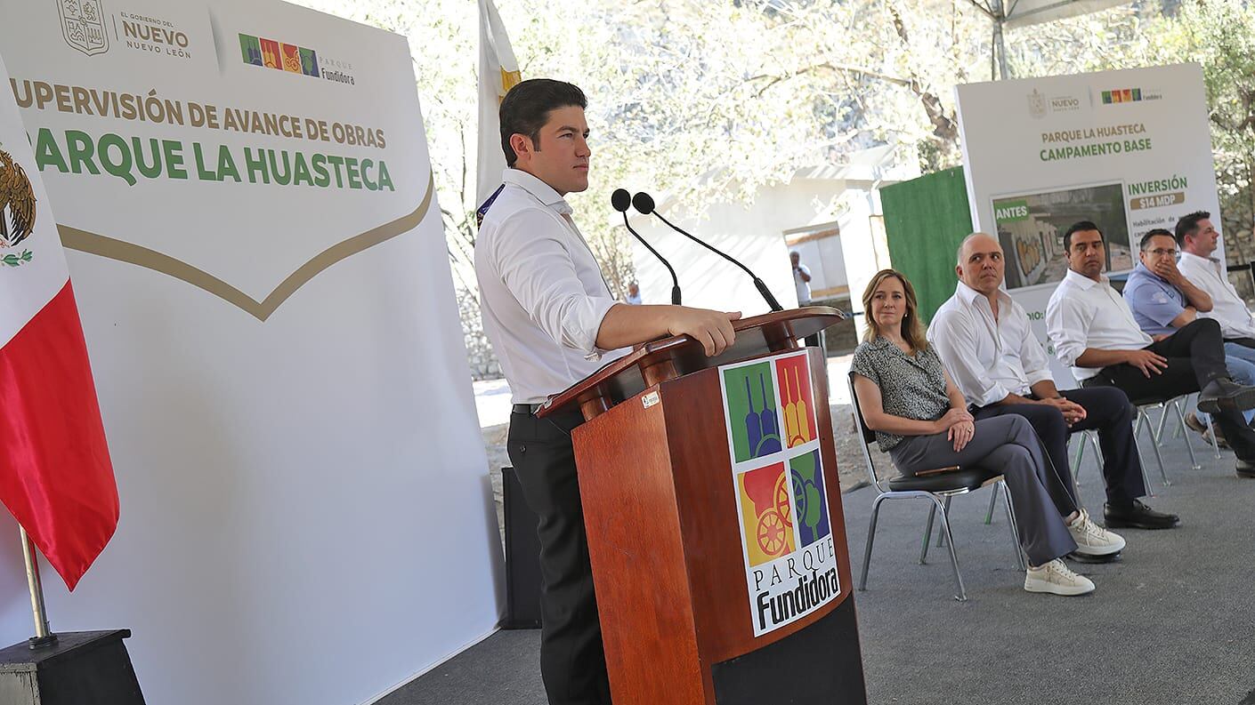 El gobernador sostuvo este lunes una reunión con directivos de Tesla.