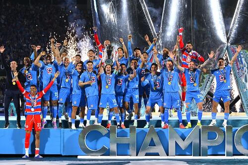 Cruz Azul aplasta al Vancouver y se proclama monarca de la Concachampions