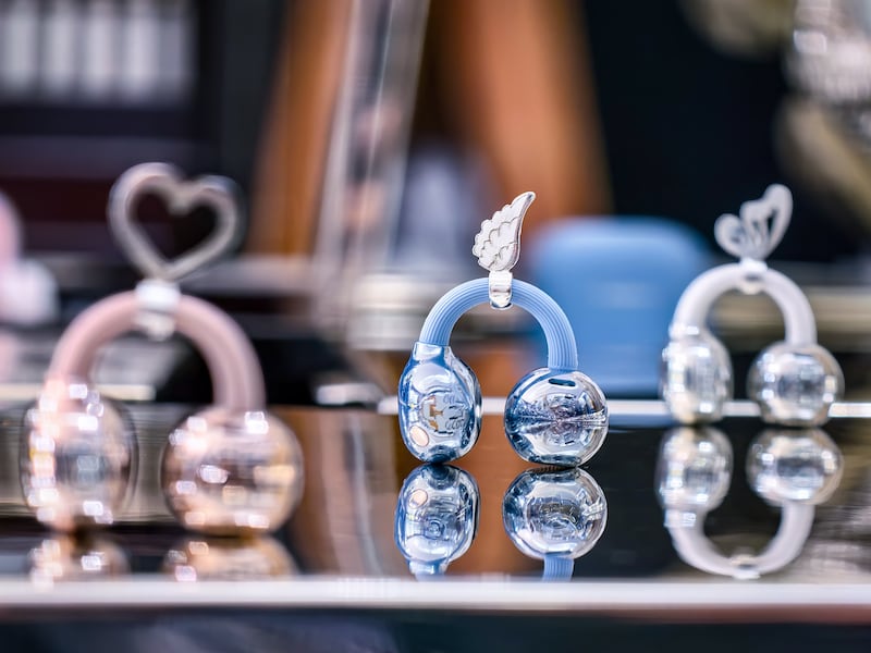 Celebra el 14 de febrero con una selección especial que incluye un sistema inteligente de descanso, vinos, ropa, termos, charms y fragancias, ideales para sorprender con estilo y romanticismo