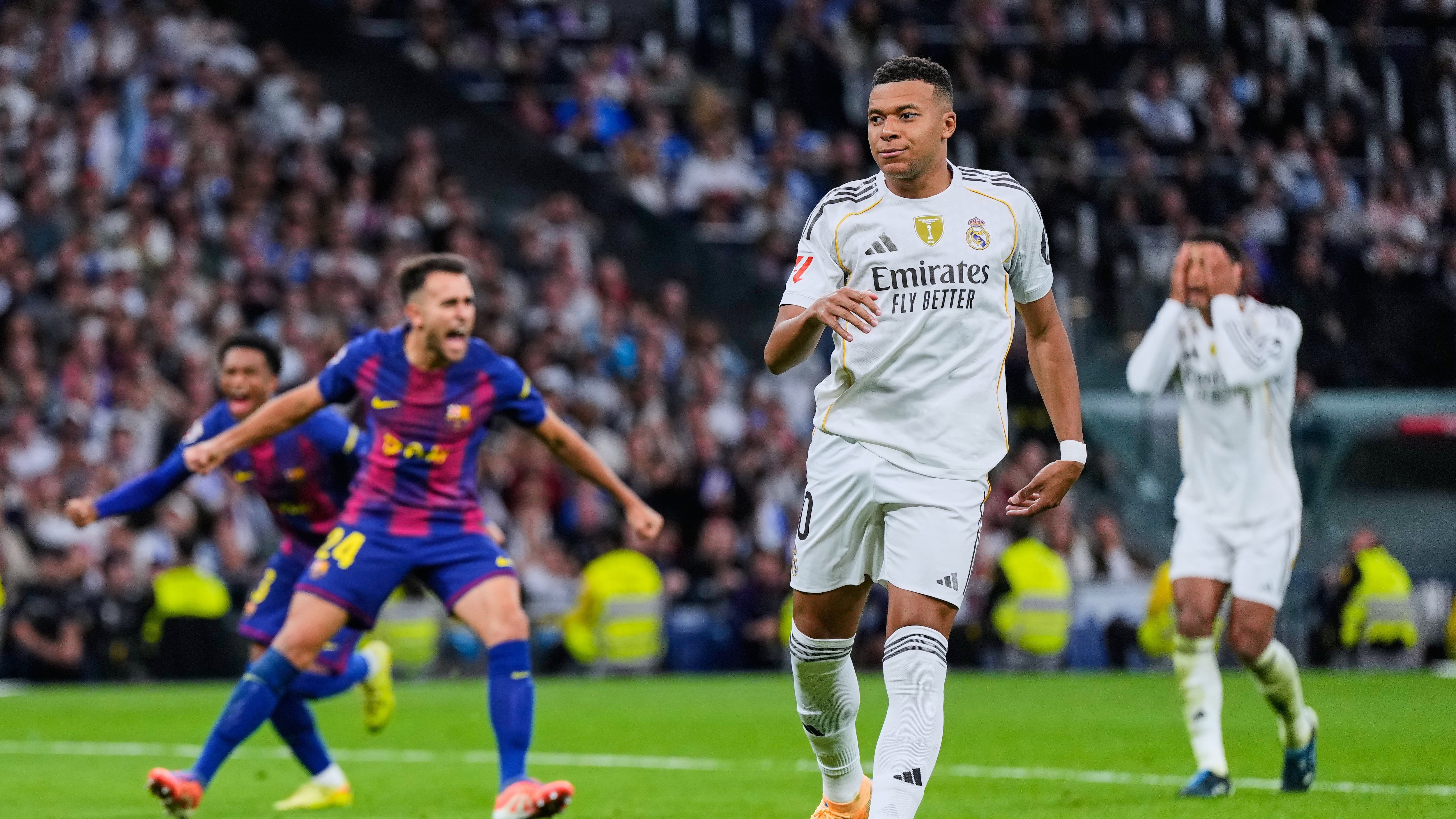 Le anularon un gol a Mbappé ante Barcelona.