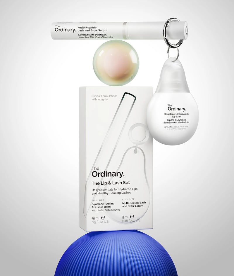 Dúos para labios y pestañas, iluminadores, tratamientos dermatológicos de alta eficacia, maquillaje con brillo de fiesta y rituales corporales que elevan cualquier rutina