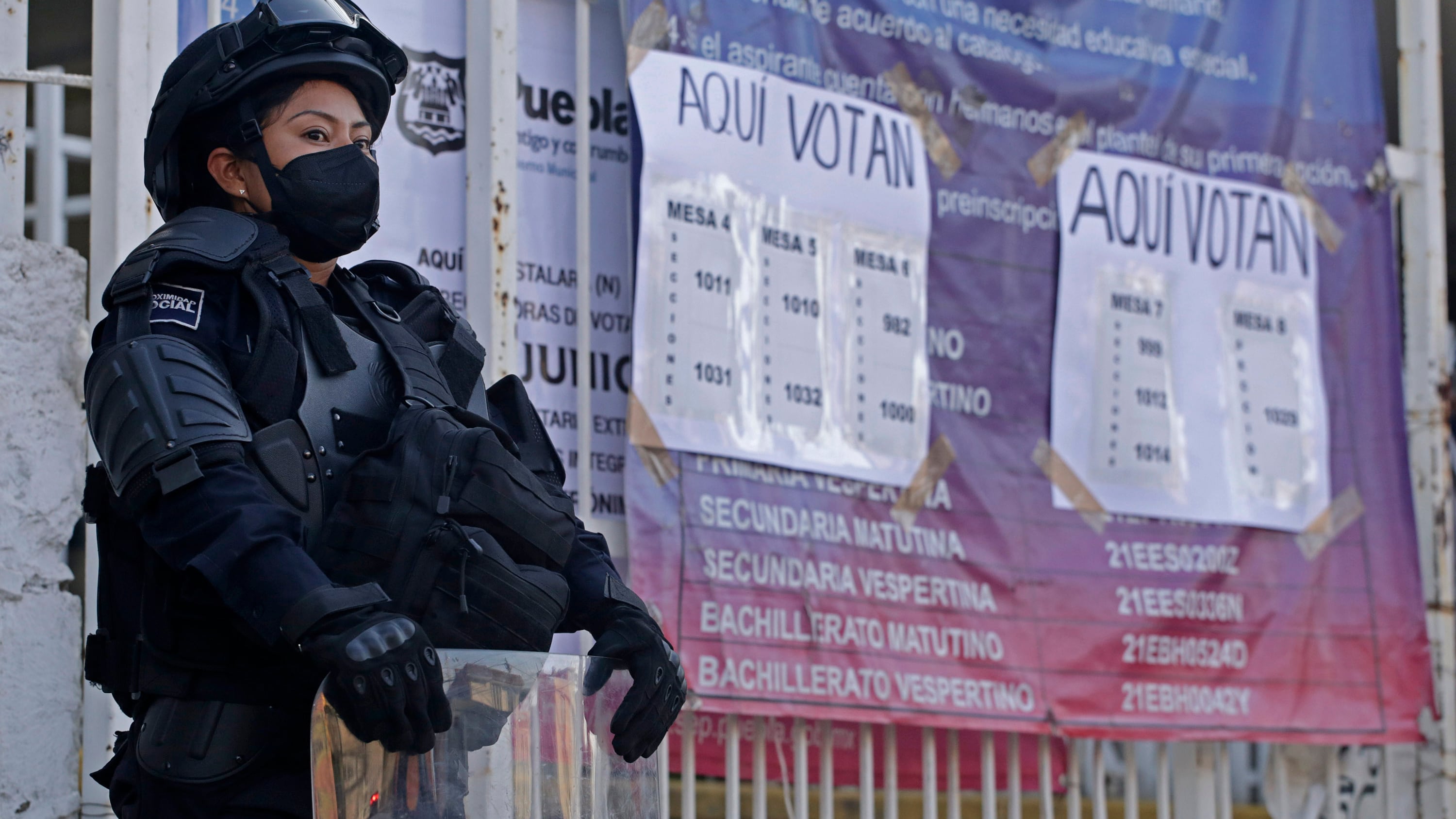 Quema de urnas, enfrentamientos y hasta asesinatos se han registrado en todo el estado.