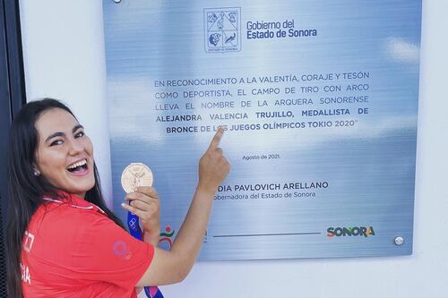 Alejandra Valencia recibe homenaje por su medalla olímpica