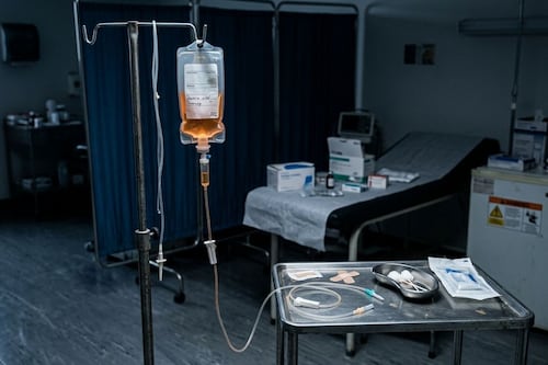 Van tras médico de Hermosillo por sueros letales y ya hay orden de aprehensión