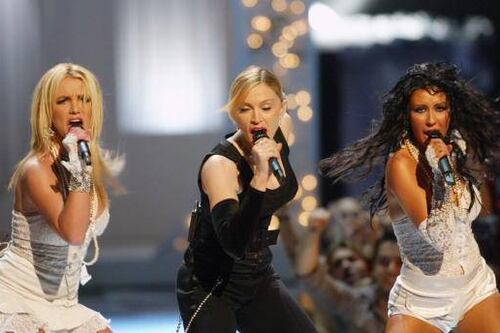 Furor en las redes por un video del ensayo del icónico beso entre Madonna, Britney y Christina Aguilera de hace 20 años