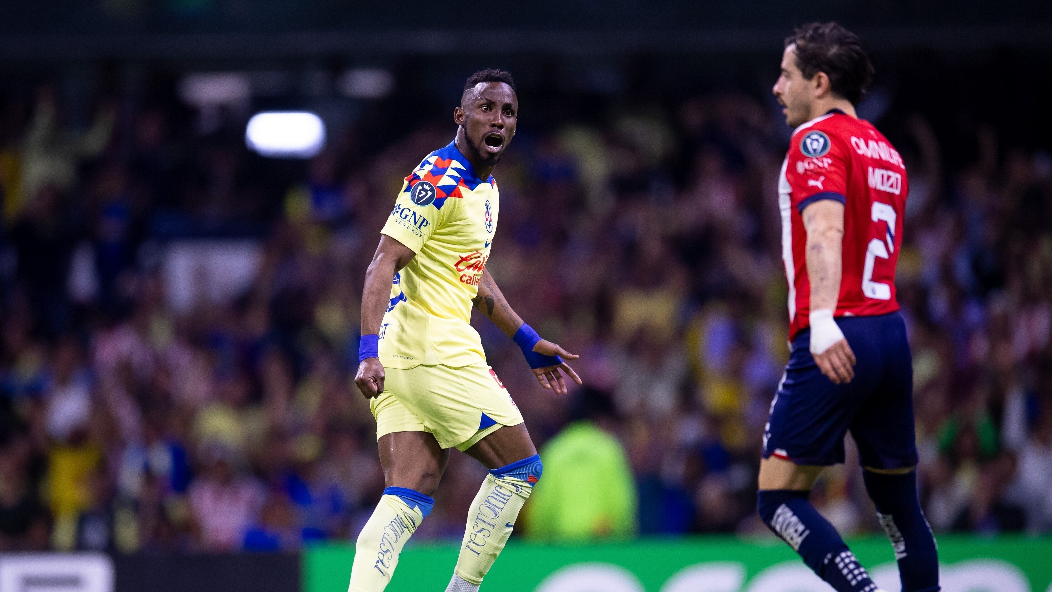 Julián Quiñones le festejó a Alan Mozo su autogol.