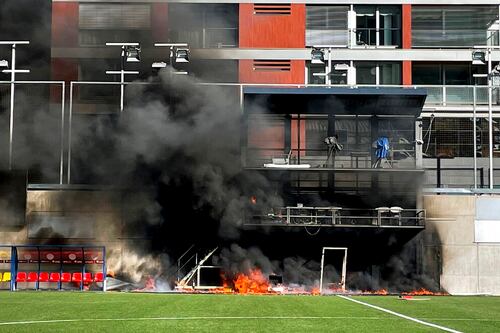 Fuerte incendio en el estadio de Andorra previo a recibir a Inglaterra