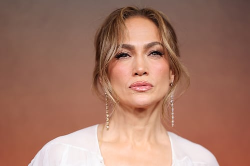 Jennifer Lopez sufre aterrador momento durante concierto ¿Qué fue lo que le ocurrió?