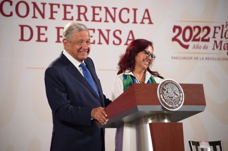 Leticia Ramírez, nueva titular de la SEP, junto al presidente López Obrador.