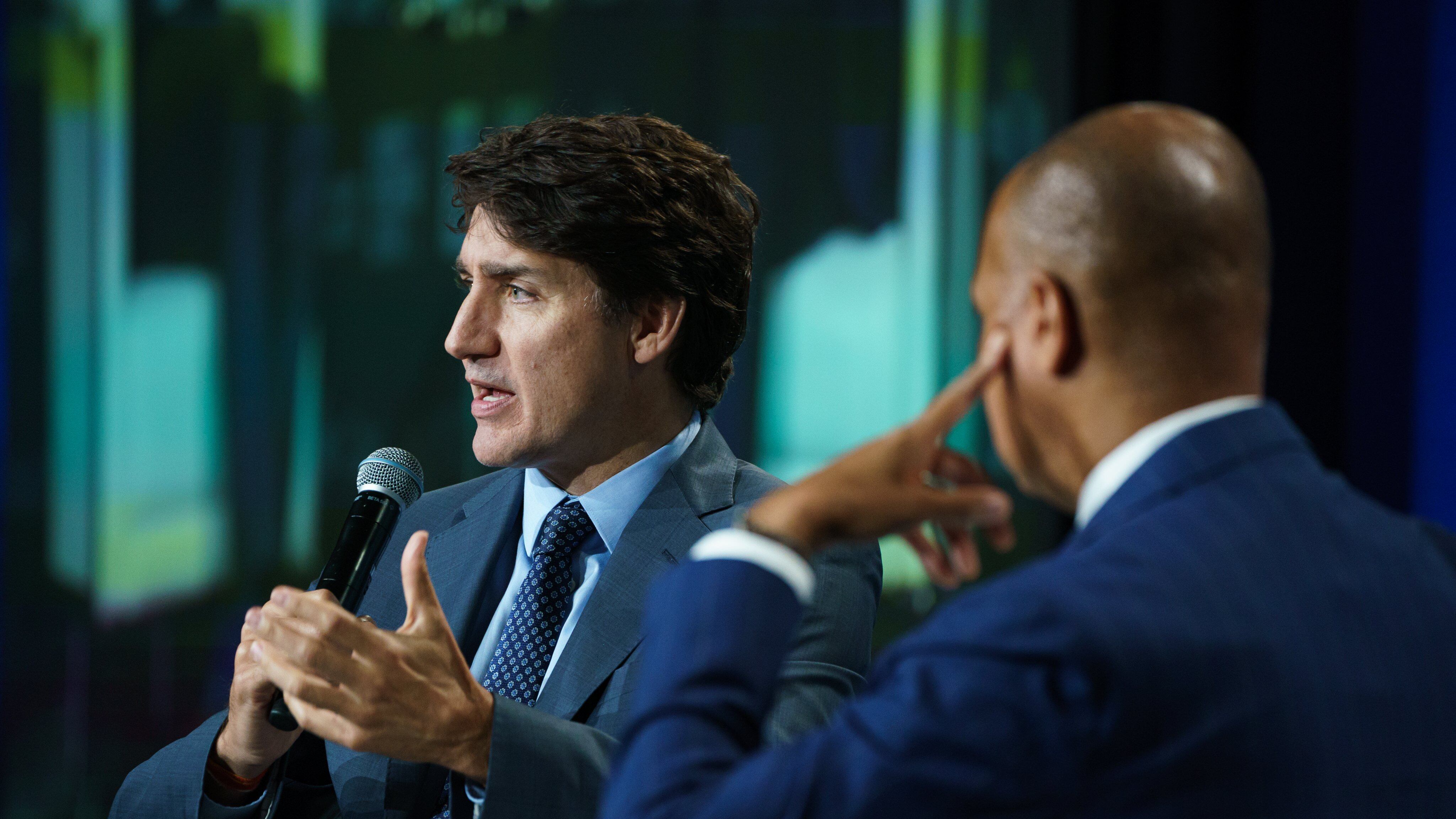 Justin Trudeau consigue aplazar imposición de aranceles por un mes