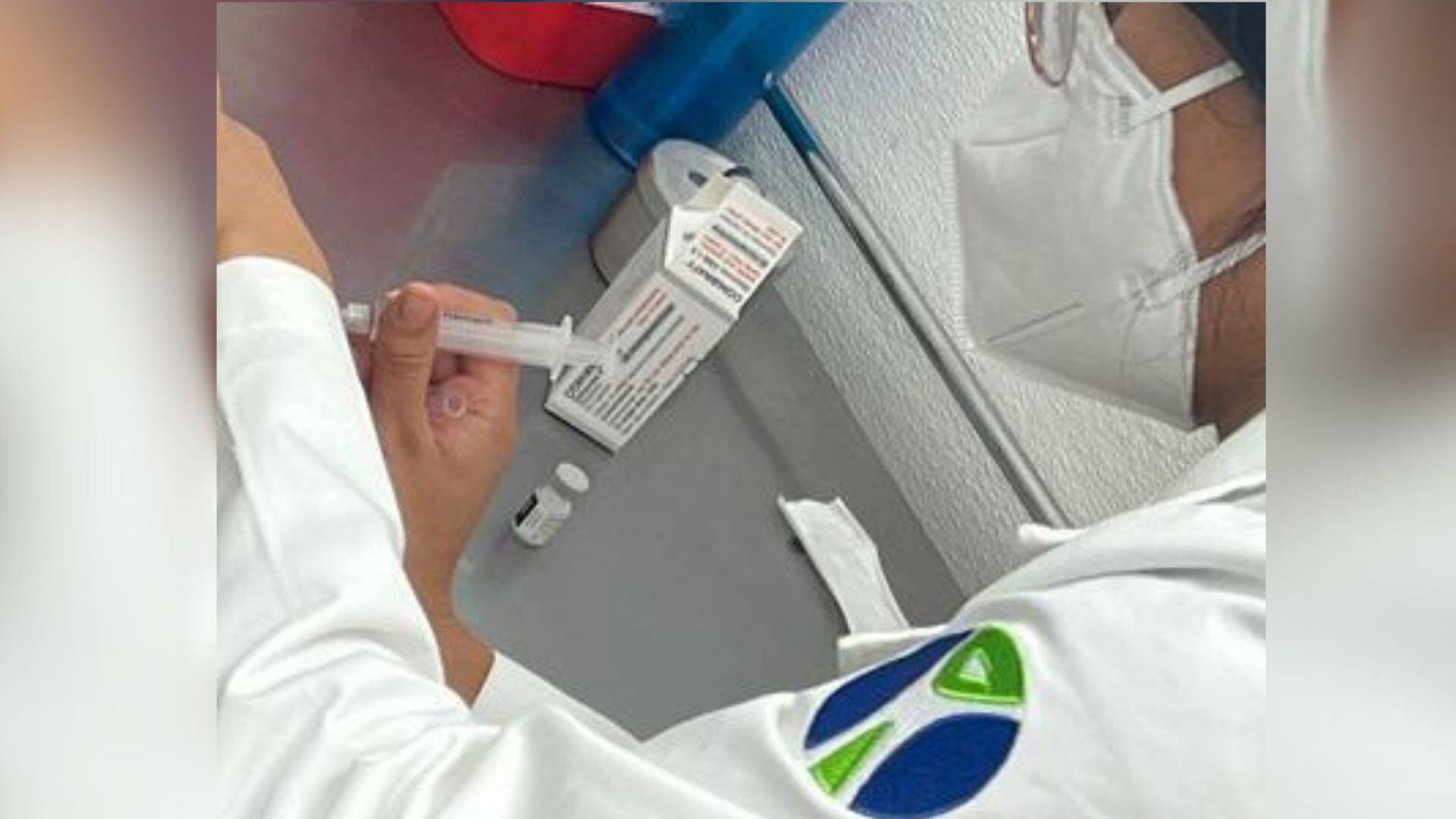 La vacuna estará disponible en farmacias para personas de 5 años o más como dosis única.