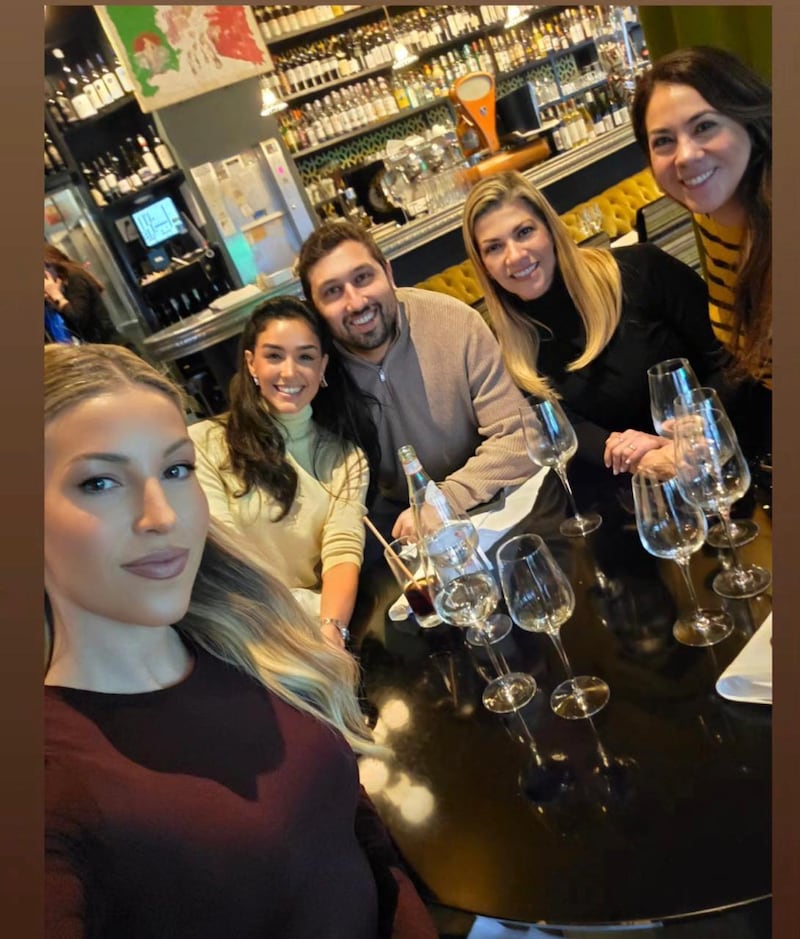 Ale Capetillo y Andy Benavides protagonizan un inesperado encuentro en París