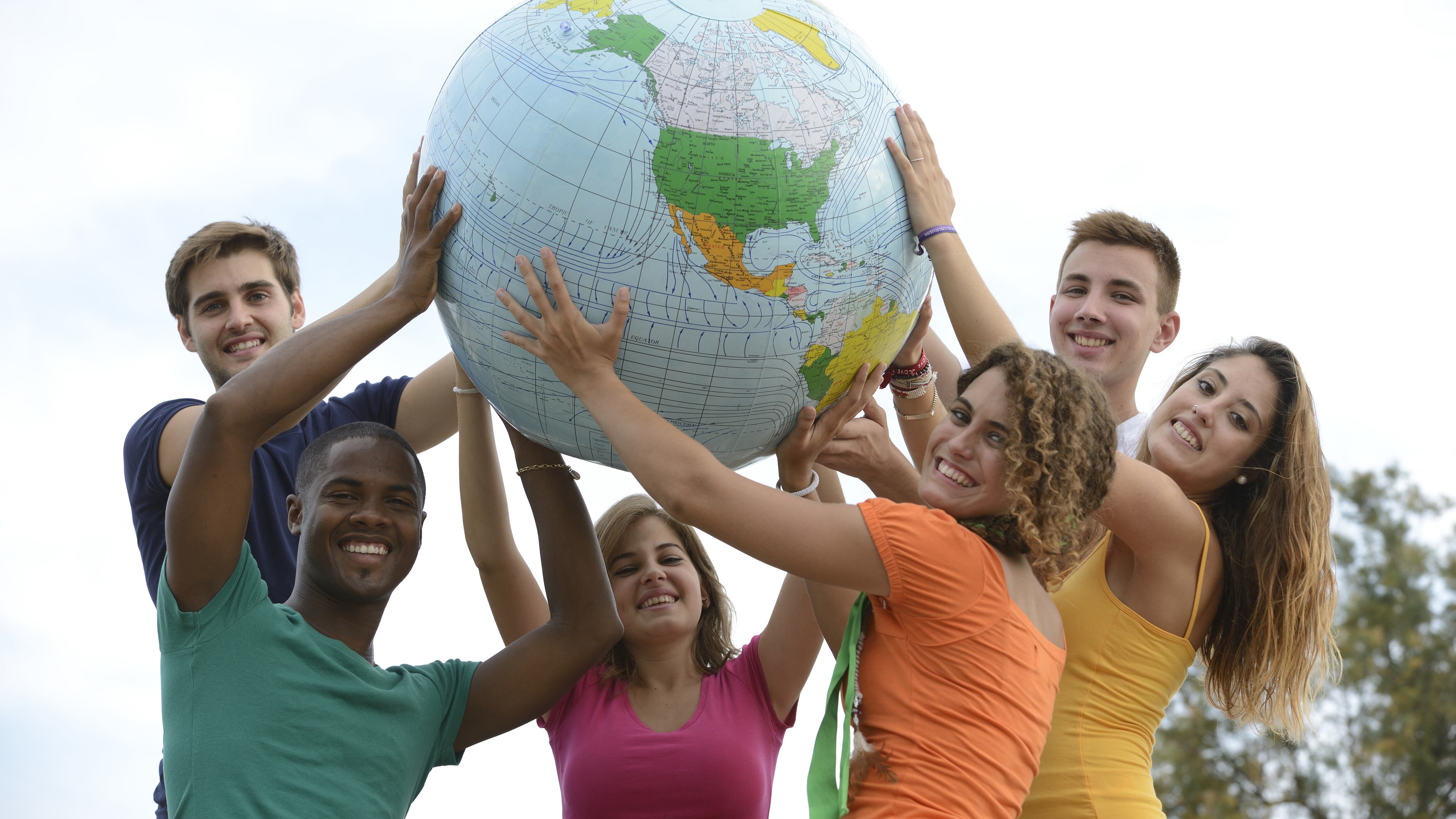 Aumenta longevidad entre mujeres y hombres en el mundo