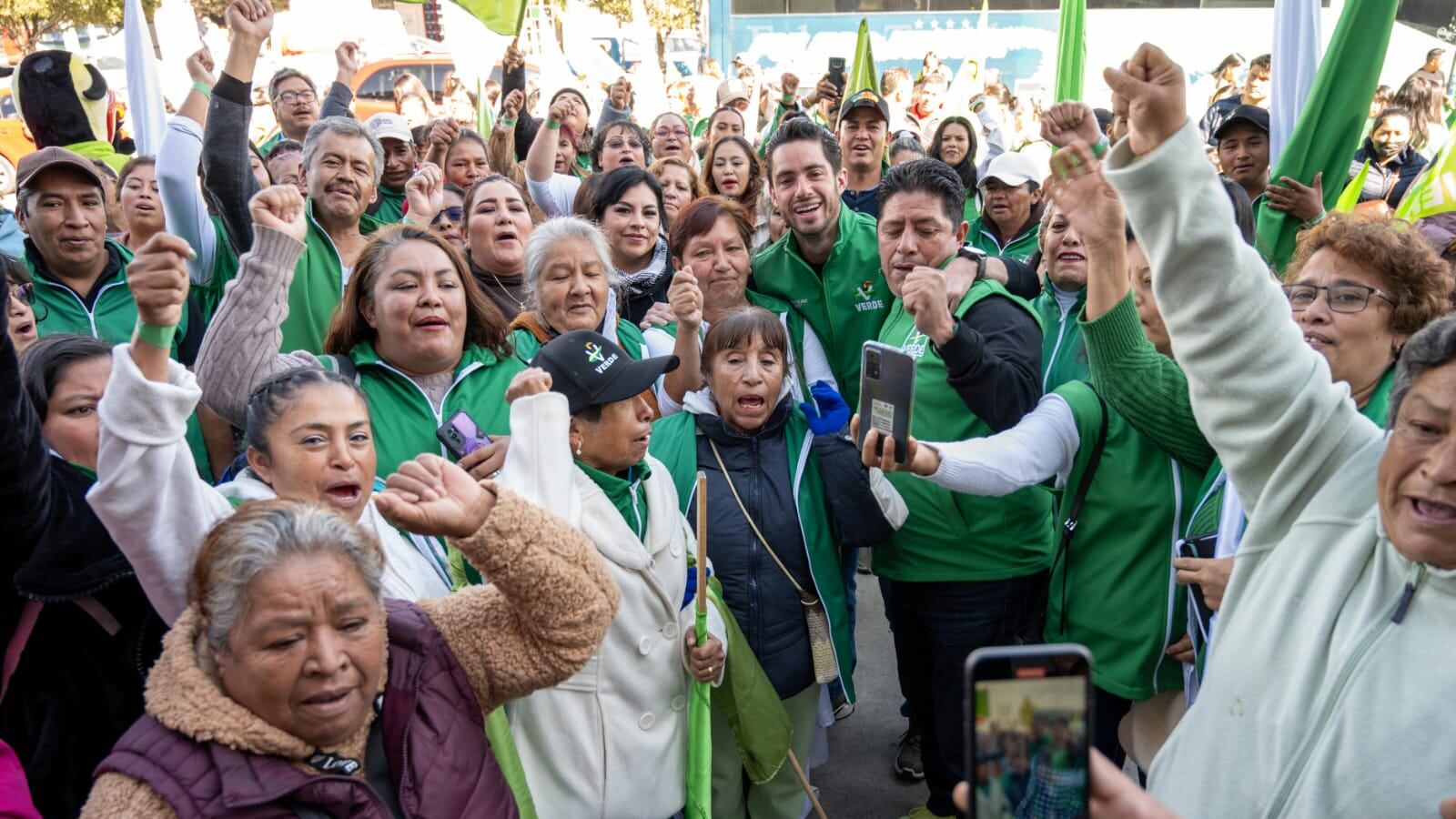Cada semana José Couttolenc visita tres municipios del Edomex