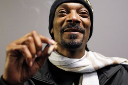 Internautas reprochan que Snoop Dogg no dejó de fumar; ¡Todo fue un engaño!