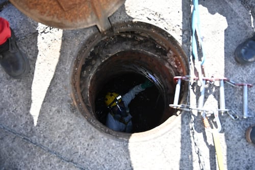 Realizan inspección de alcantarillado en la Americana tras reportes de incursiones irregulares