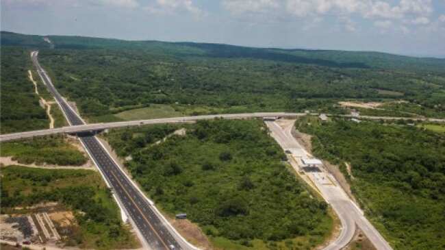 Las autoridades ya se encuentran trabajando en el lugar para que la autopista sea abierta