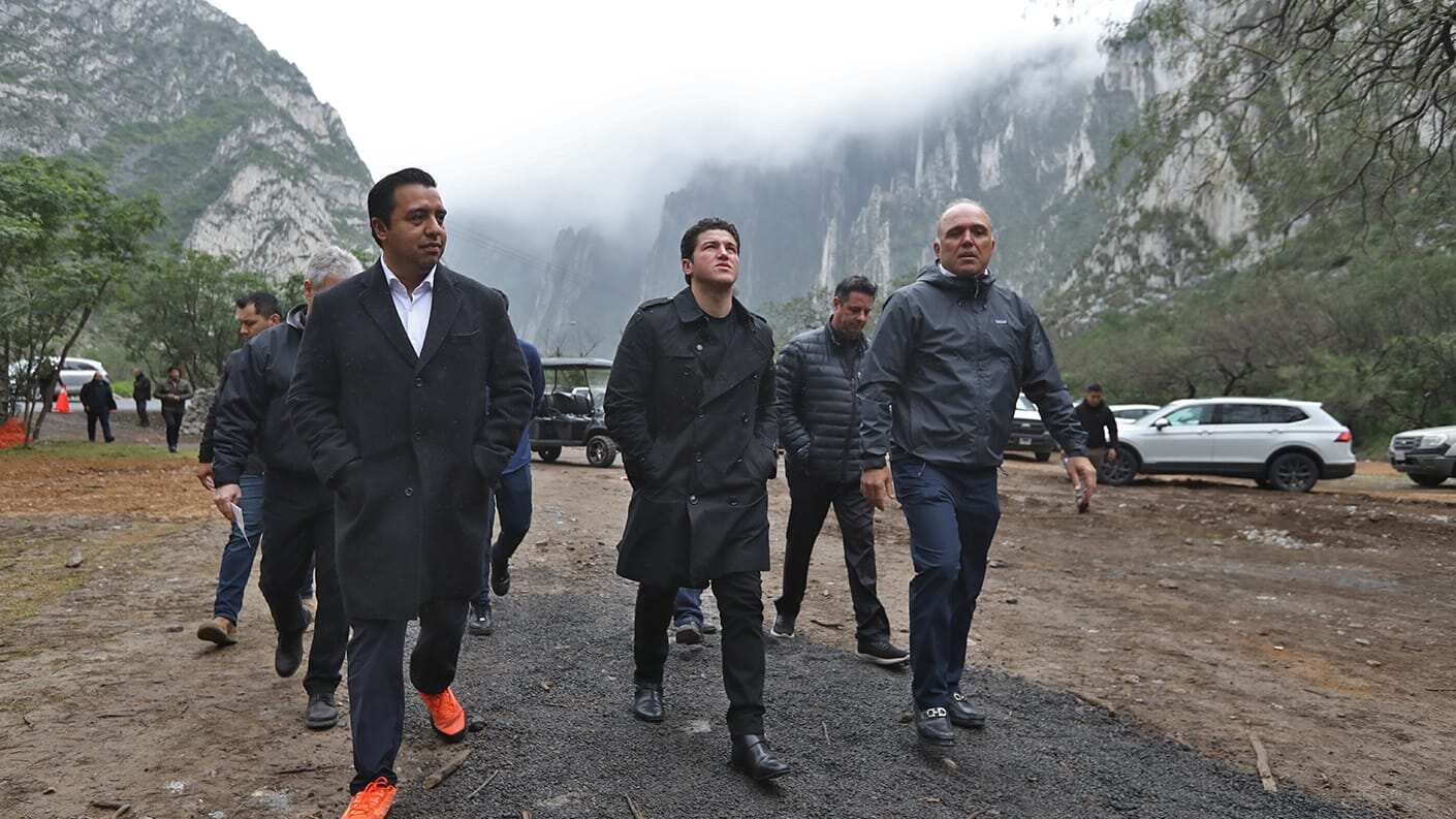 Jesús Nava, alcalde de Santa Catarina; Samuel García, gobernador y Bernardo Bichara Assad, presidente del Consejo de Administración del Parque Fundidora.