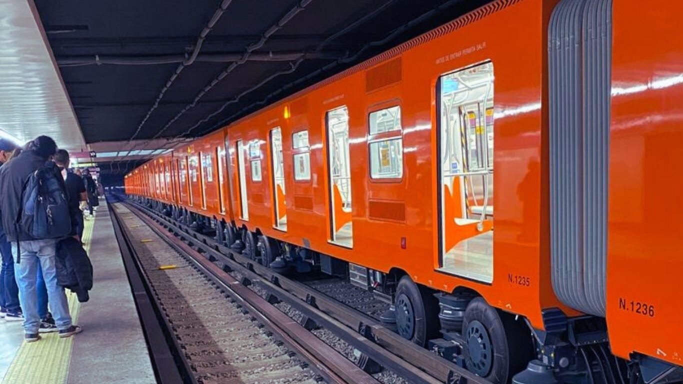Unidad de prueba del Metro en la Línea 1