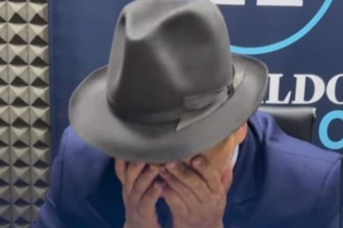 René Franco llora tras final de su programa en Heraldo Radio, a menos de un año de haber salido al aire