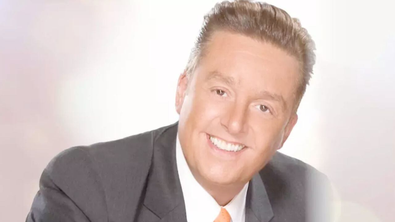 Los restos mortales del conductor de Ventaneando estuvieron en el foro por última vez.