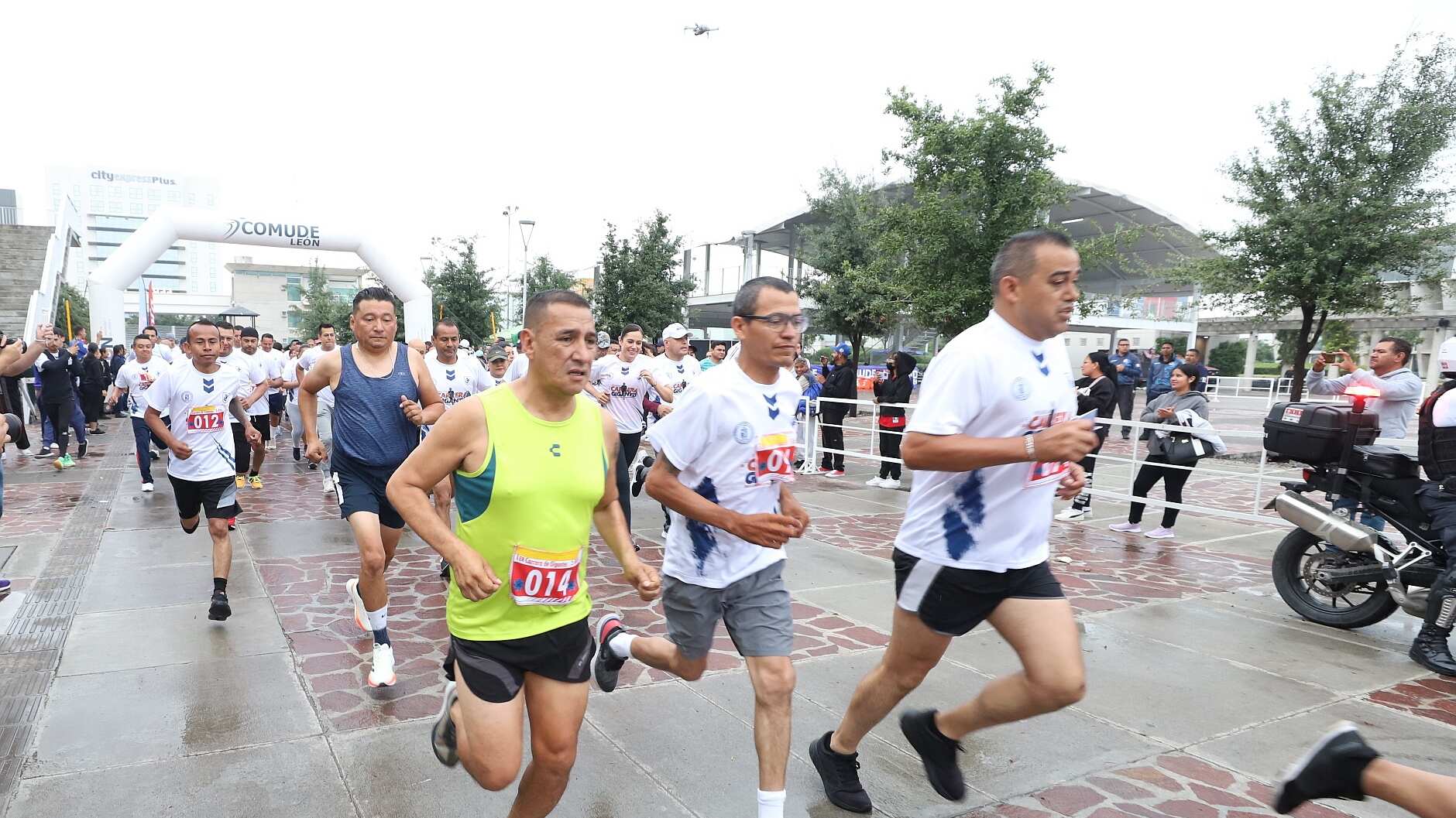 Más de mil participantes.