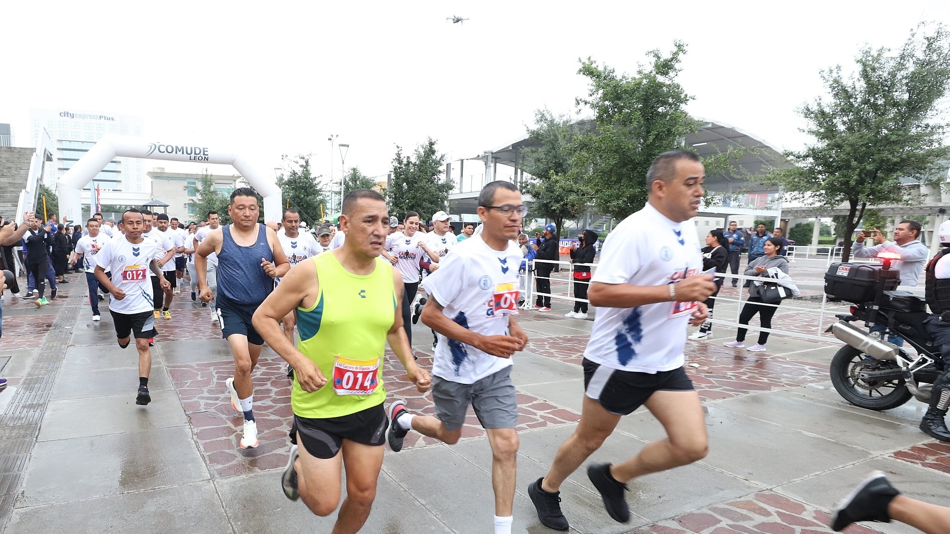 Más de mil participantes.