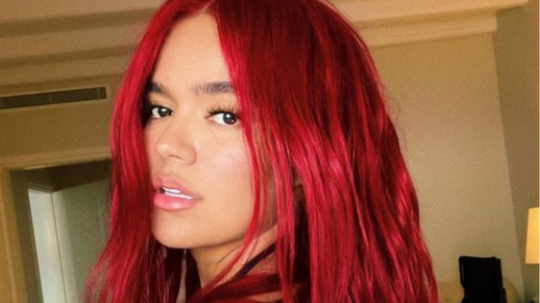 ¿Un amor en secreto? Las señales que indican un posible romance entre Karol G y Feid