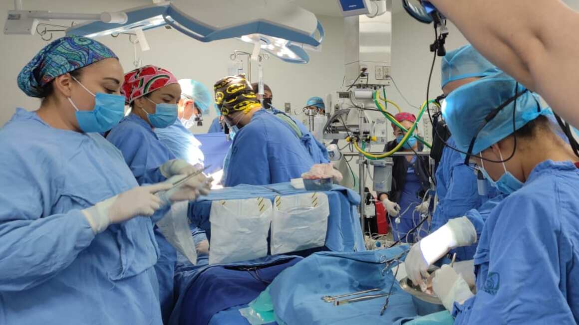 Un equipo de especialistas realizaron el procedimiento que se prolongó durante cuatro horas.