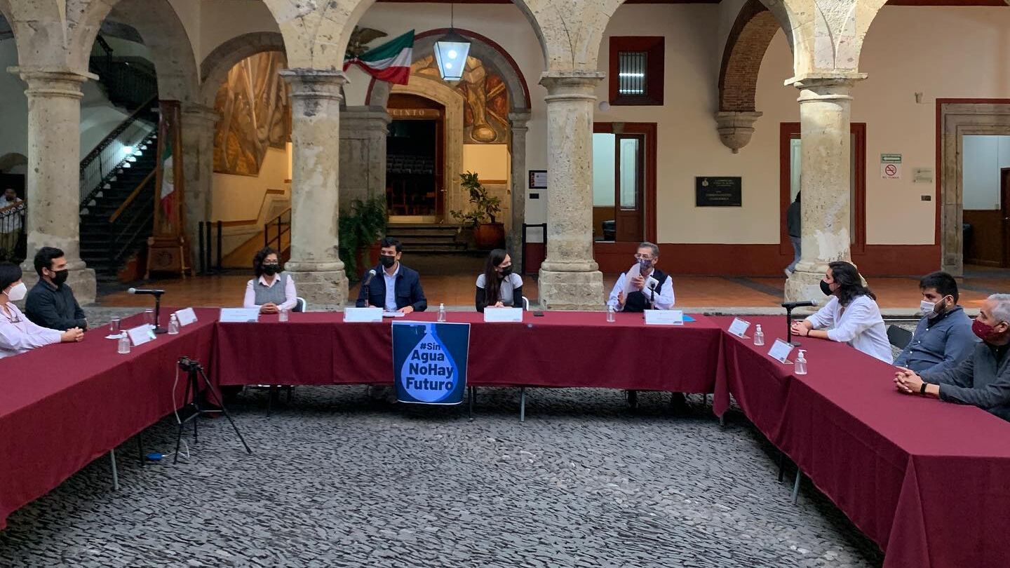 Entre las opciones que están dando está llevar las actividades legislativas al patio del Congreso porque hay una mejor ventilación.