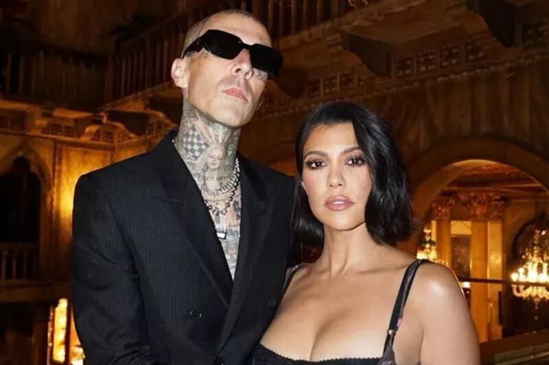 Kourtney Kardashian revela que doutor receitou beber sêmen do esposo para poder engravidar