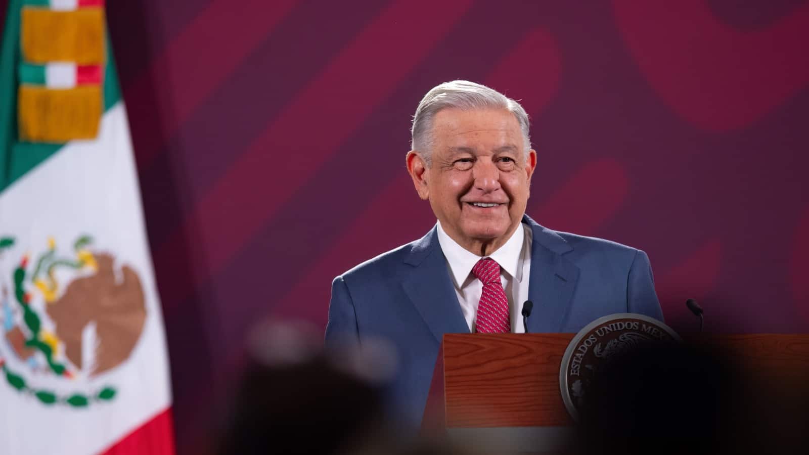 El presidente encabezó una breve conferencia tras su gira en Colombia y Chile.