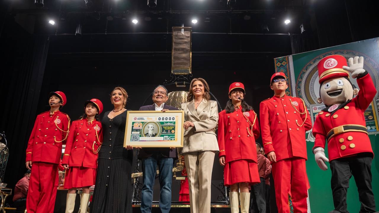 Andrés Mijes, alcalde de Escobedo, y Olivia Salomón, directora de la Lotería Nacional, encabezaron la ceremonia.