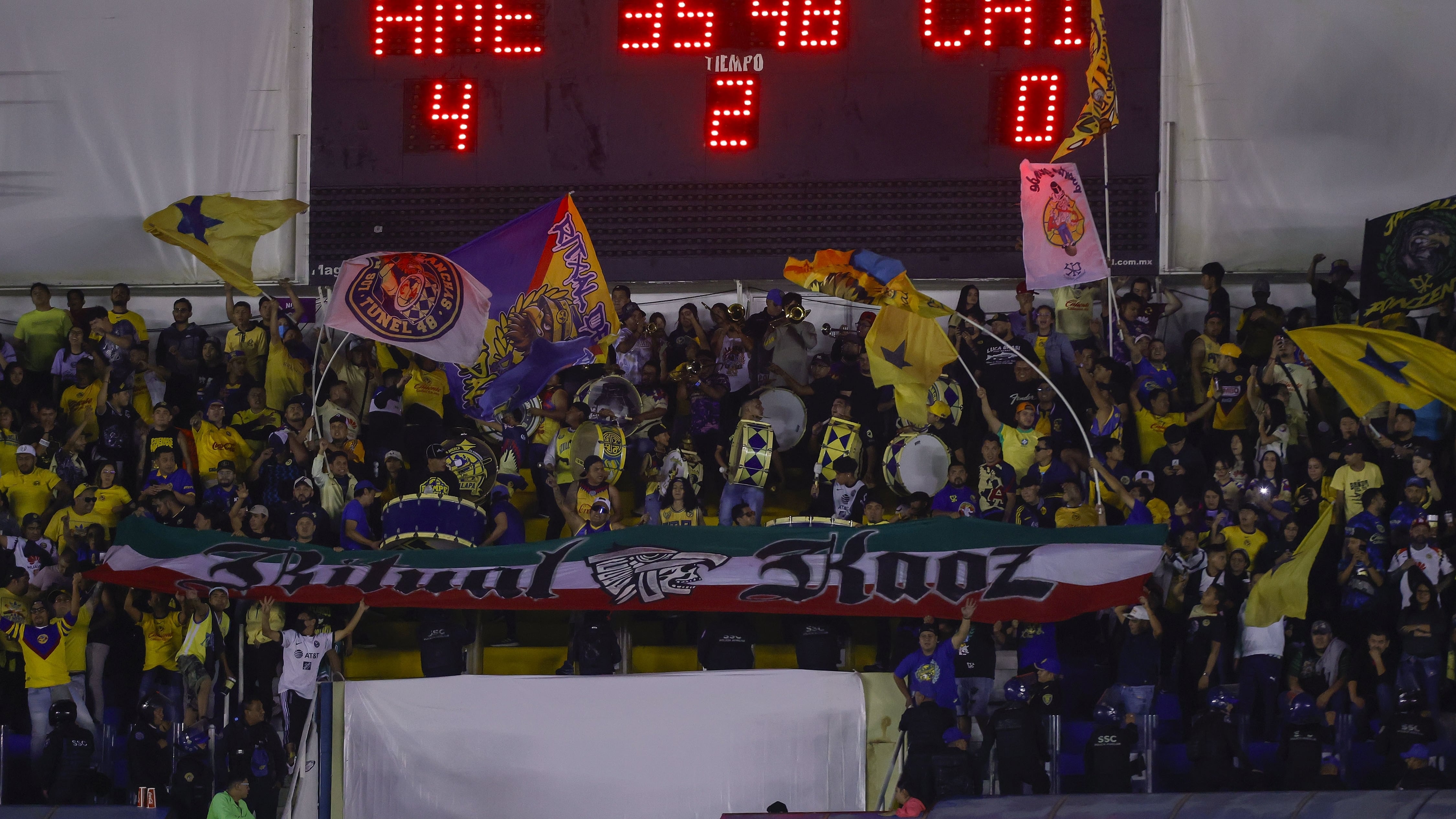 Un aficionado terminó inconsciente en las gradas del Ciudad de los Deportes.