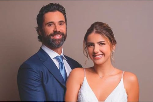 Internautas se preguntan si podrán ver el rostro del hijo de Michelle Renaud y Matías Novoa