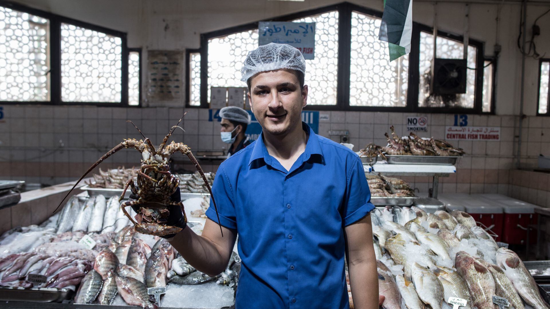 Hasta tres días de trabajo deben invertir los mexicanos para comprar un kilo de los productos del mar más cotizados y de mayor calidad.