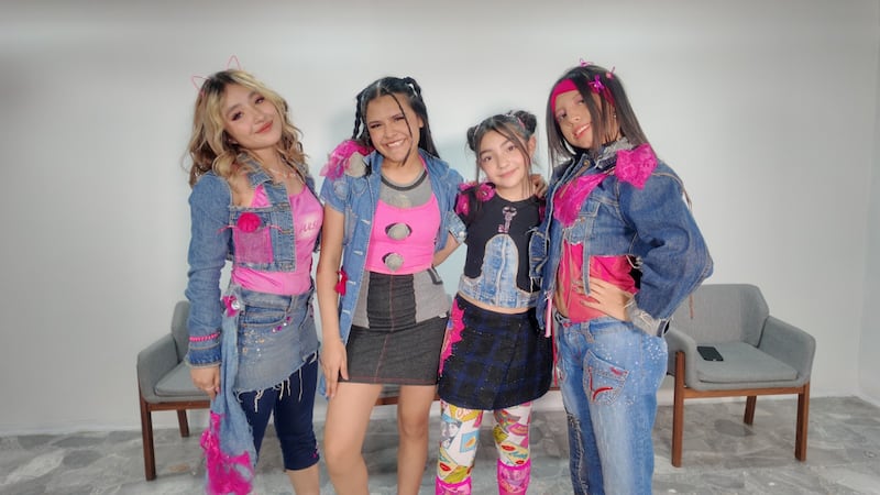 Jeans apuesta por el M-Pop como su sello musical tras el estreno de “Me pondré unos jeans”