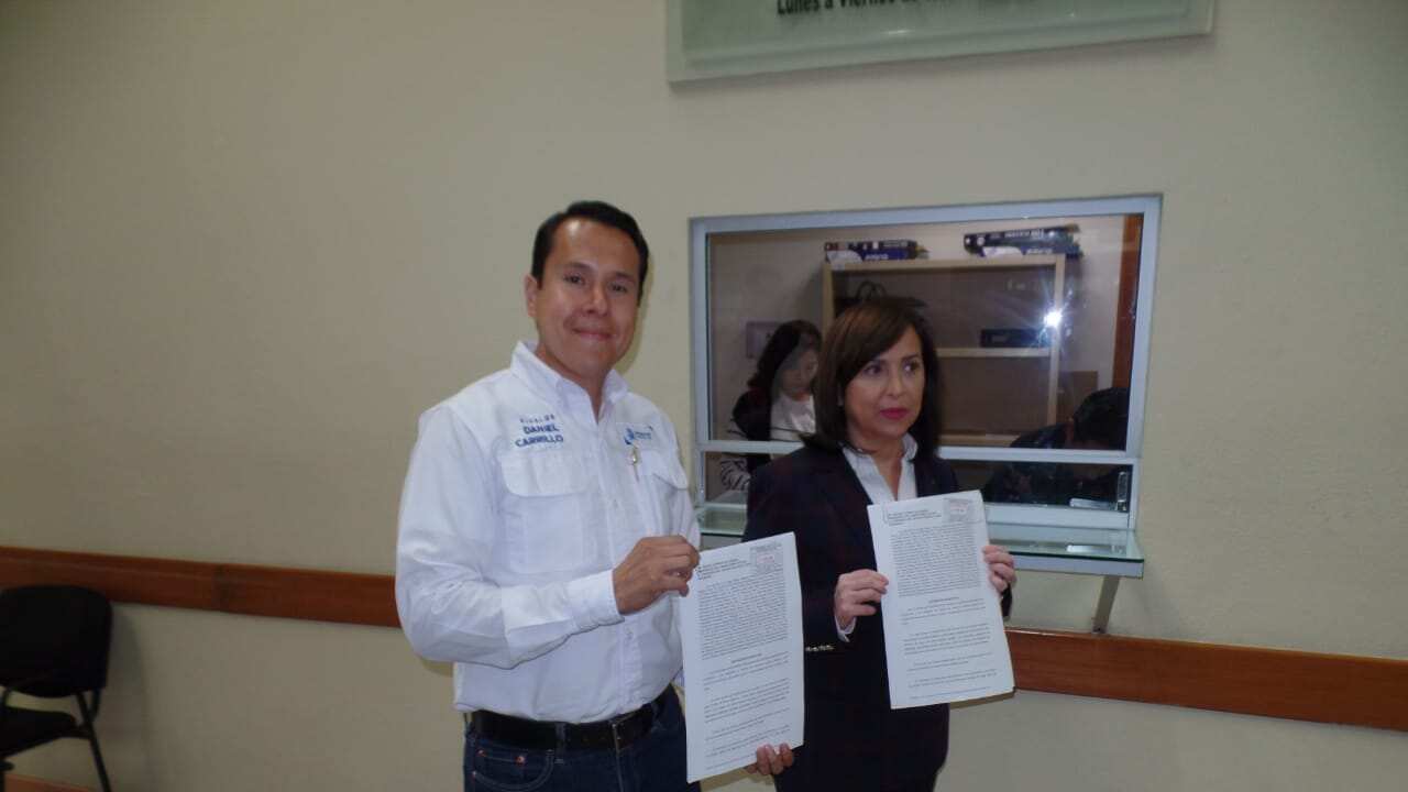 Daniel Carrillo y Cristina Díaz presentaron la iniciativa a nombre de todos los presidentes municipales.