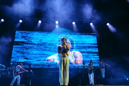Benson Boone añadió una noche exitosa a su carrera como parte de su primera presentación en México en el Pepsi Center el pasado 3 de abril, logrando conquistar a sus fanáticos que consiguieron celebrar la visita del famoso artista al ritmo de sus temas más populares.  El intérprete de tan solo 22 años protagonizó una noche única, en donde deleitó a sus seguidores con algunos de sus exitosos temas, entre ellos “Beautiful Things”, “Cry”, “Sugar Sweet”, “Before You”, “What Was”, entre otros.