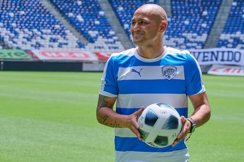 Futuro de Humberto Suazo apunta a Chile