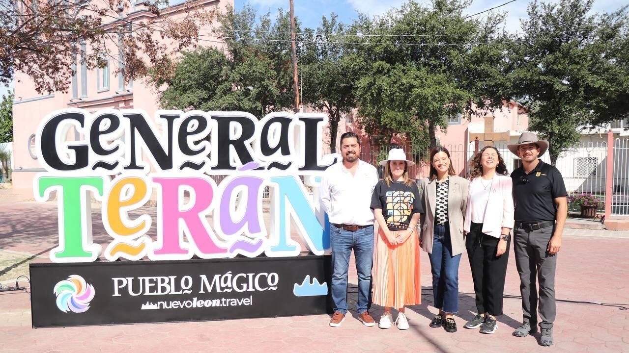 La ceremonia de develación se efectuó en la Plaza Zaragoza del centro del municipio.