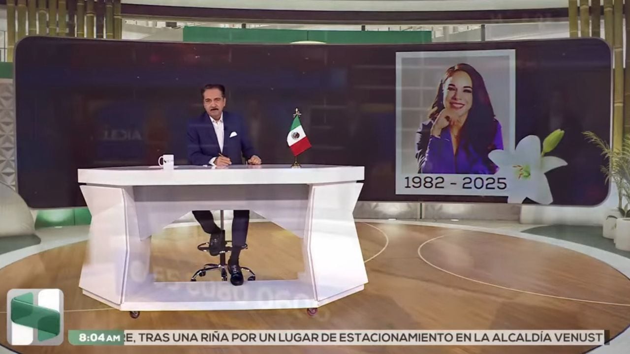 El conductor de 'Hechos AM' se quedó sin palabras al momento de anunciar la muerte de Débora Estrella
