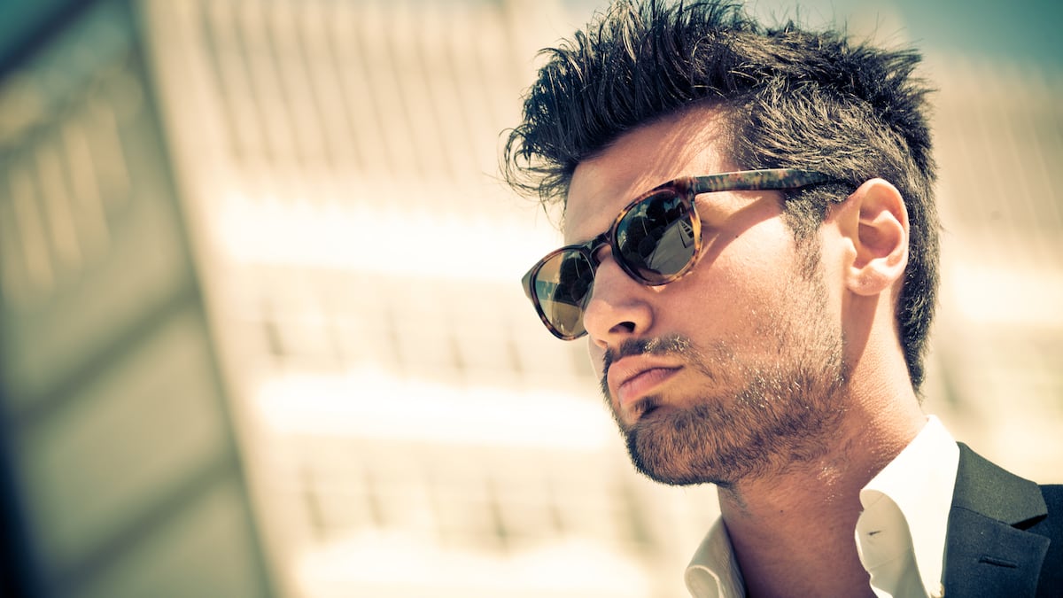 La primavera llegó y las altas temperaturas también, los protagonistas de los días soleados siempre son y serán esos lentes oscuros que le van bien a nuestro estilo. Los oftalmólogos de +Visión nos dicen cómo prevenir daños oculares usando gafas polarizadas.