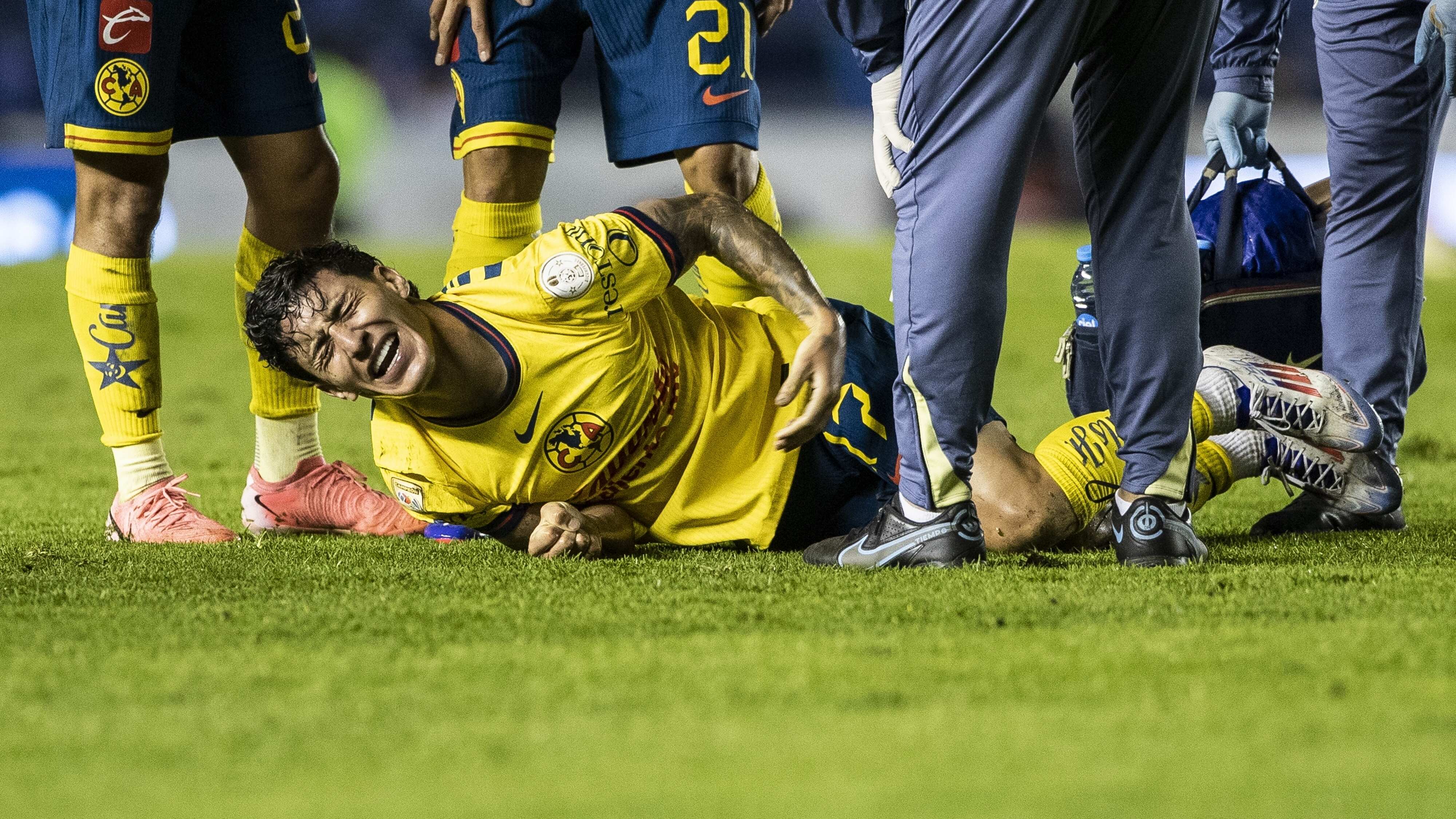 Alejandro Zendejas se lesionó en el duelo ante Querétaro.